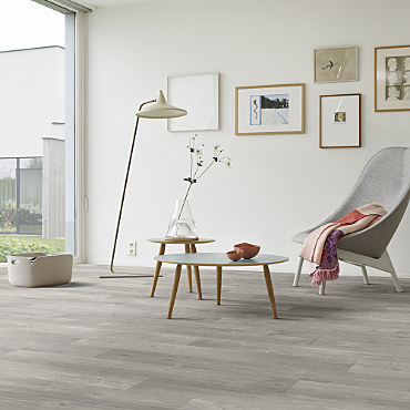 A lounge with a fitted vinyl floor